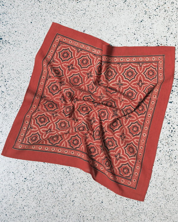スカーフ [MATINKIM]matin vintage printed bandana in ivory MATIN VINTAGE PRINTED BANDANA IN IVORY – Matin Kim